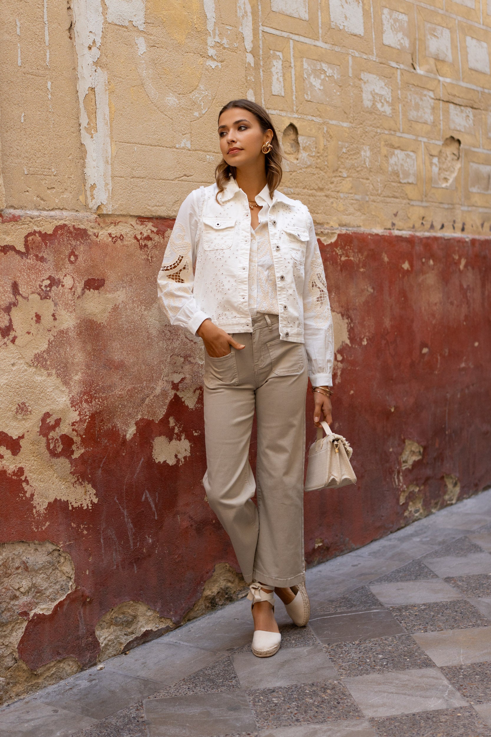 Veste sans manche broderie anglaise Maison Onado